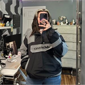 Comfortable windbreaker with hood and fun design